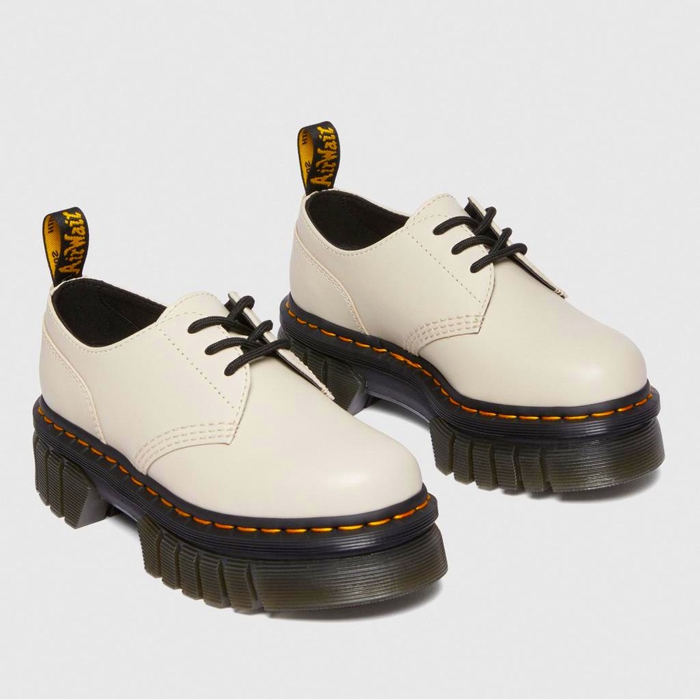 Dr. Martens Audrick Nappa Lux shoes